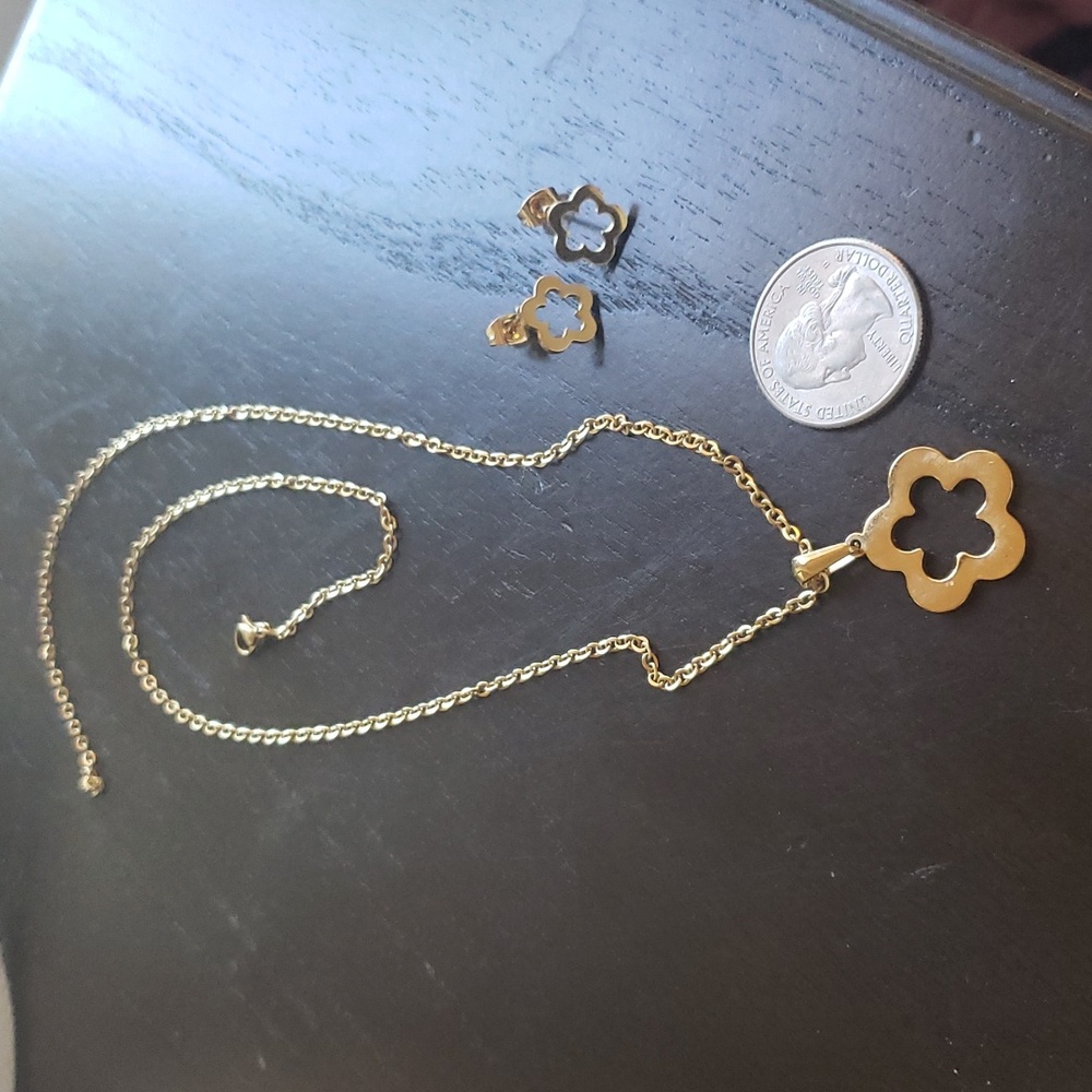 Necklace and earrings set flower-shaped stainless steel 💐